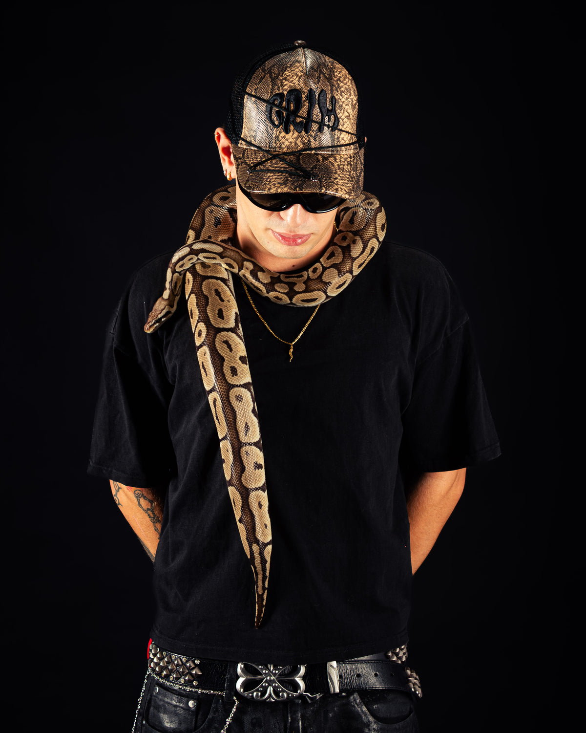 "SNAKE SKIN" Natural/Black Cap