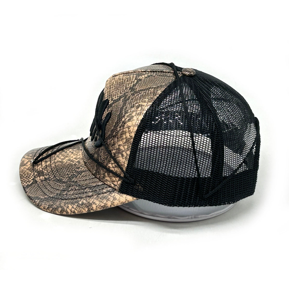 "SNAKE SKIN" Natural/Black Cap
