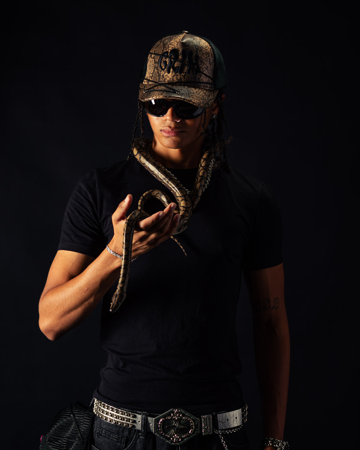 "SNAKE SKIN" Natural/Black Cap